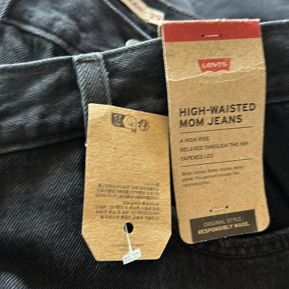 NWT Levi's Women's Sliced High-Waisted Mom Jean BLACK - Picture 10 of 12
